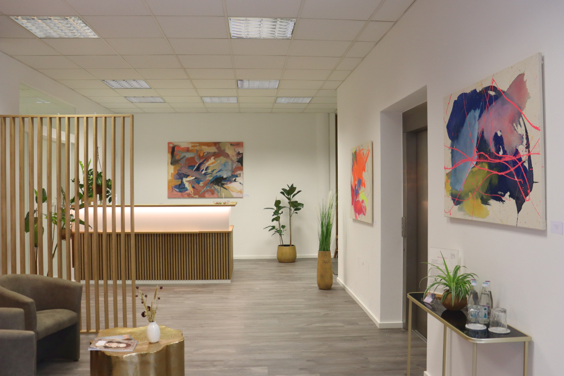 Kunstausstellung Maria Burghardt im Wartezimmer